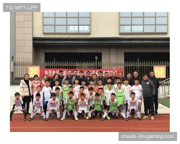 “足球特色学校”教练员培训班在中超多赛区同步开班 “足球特色学校”教练员培训班在中超多赛区同步开班